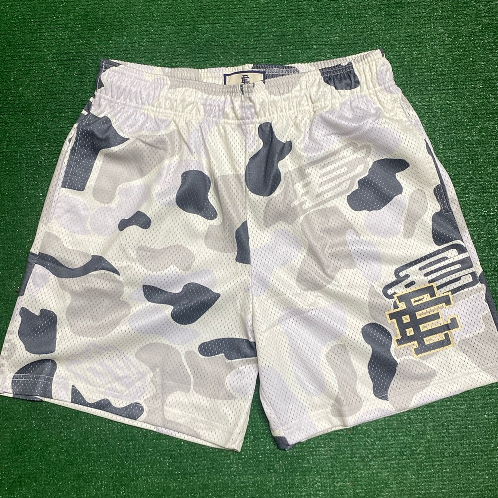 EE shorts basic size large